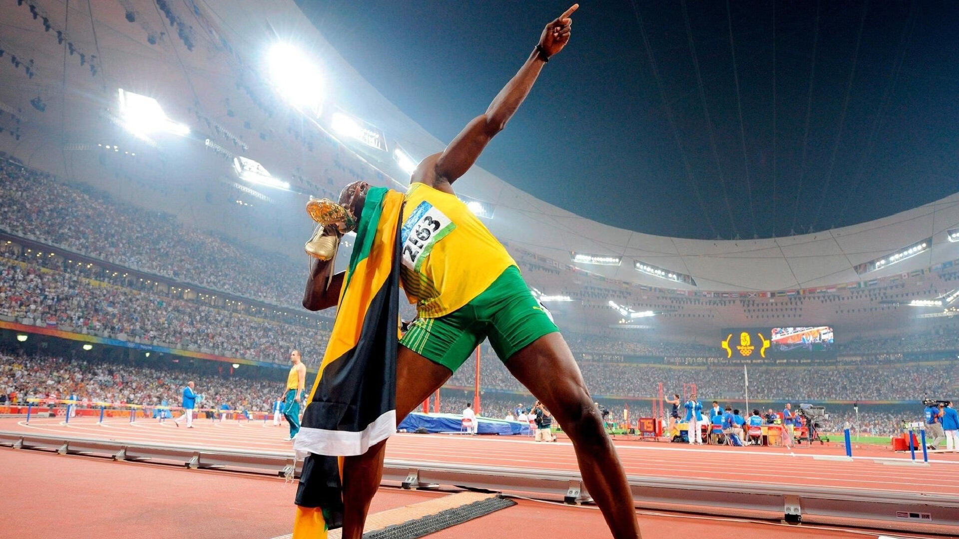 哈兰德双响一战3神迹,瓜帅盛赞比肩梅罗,曼城升英超第2,哈兰德战绩